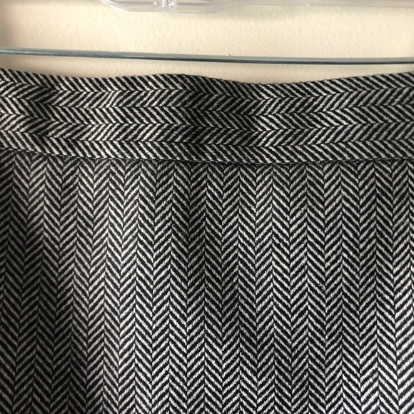 Gap Mini Skirt - Picture 2 of 4